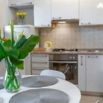 Apartment Mart *
